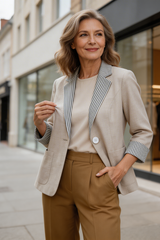 Elowyn – Chic Contrast Trim Blazer